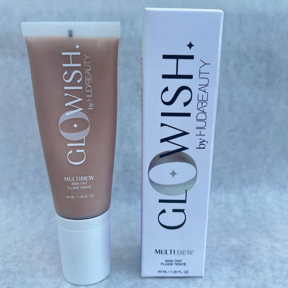 Huda Beauty Glowish Skin Tint Foundation in
09 extra tan